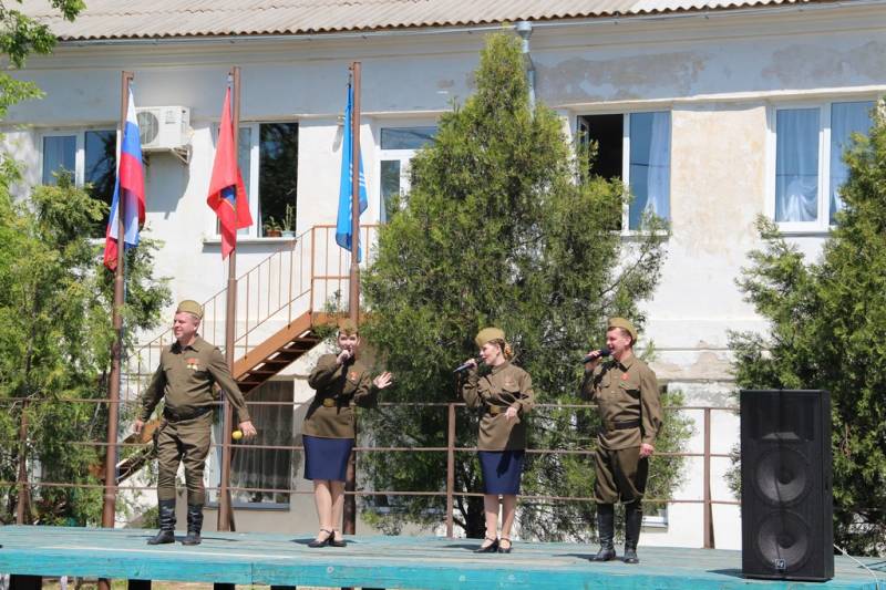 torzhestvennaya_chastj_prohozhdenie_lichnogo_sostava_garnizona_koncert_09_05_2016_72_web_72